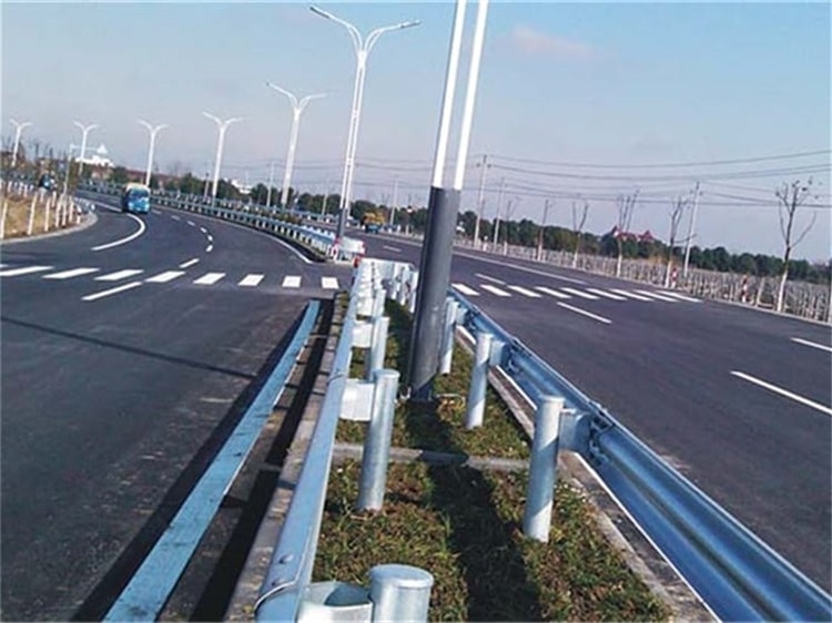 河北安平公路护栏板